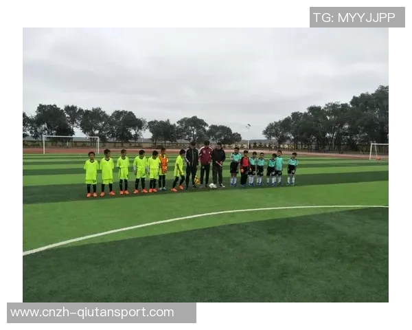 小法足球的魅力与技术解析如何在场上展现个人风采与团队配合 小法足球的魅力与技术解析如何在场上展现个人风采与团队配合